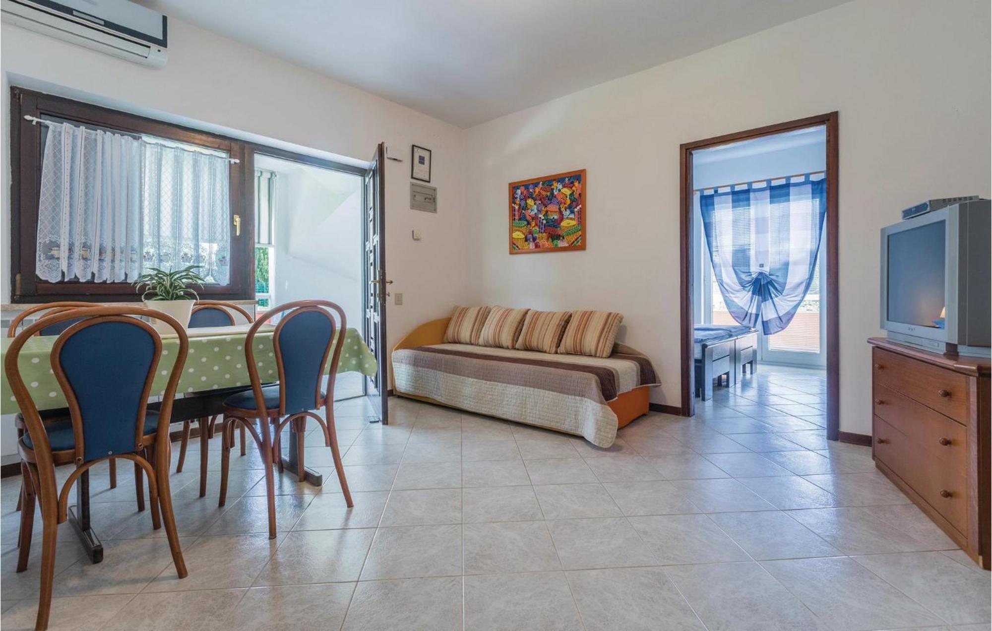 2 Bedroom Beautiful Apartment In Savudrija Exterior photo