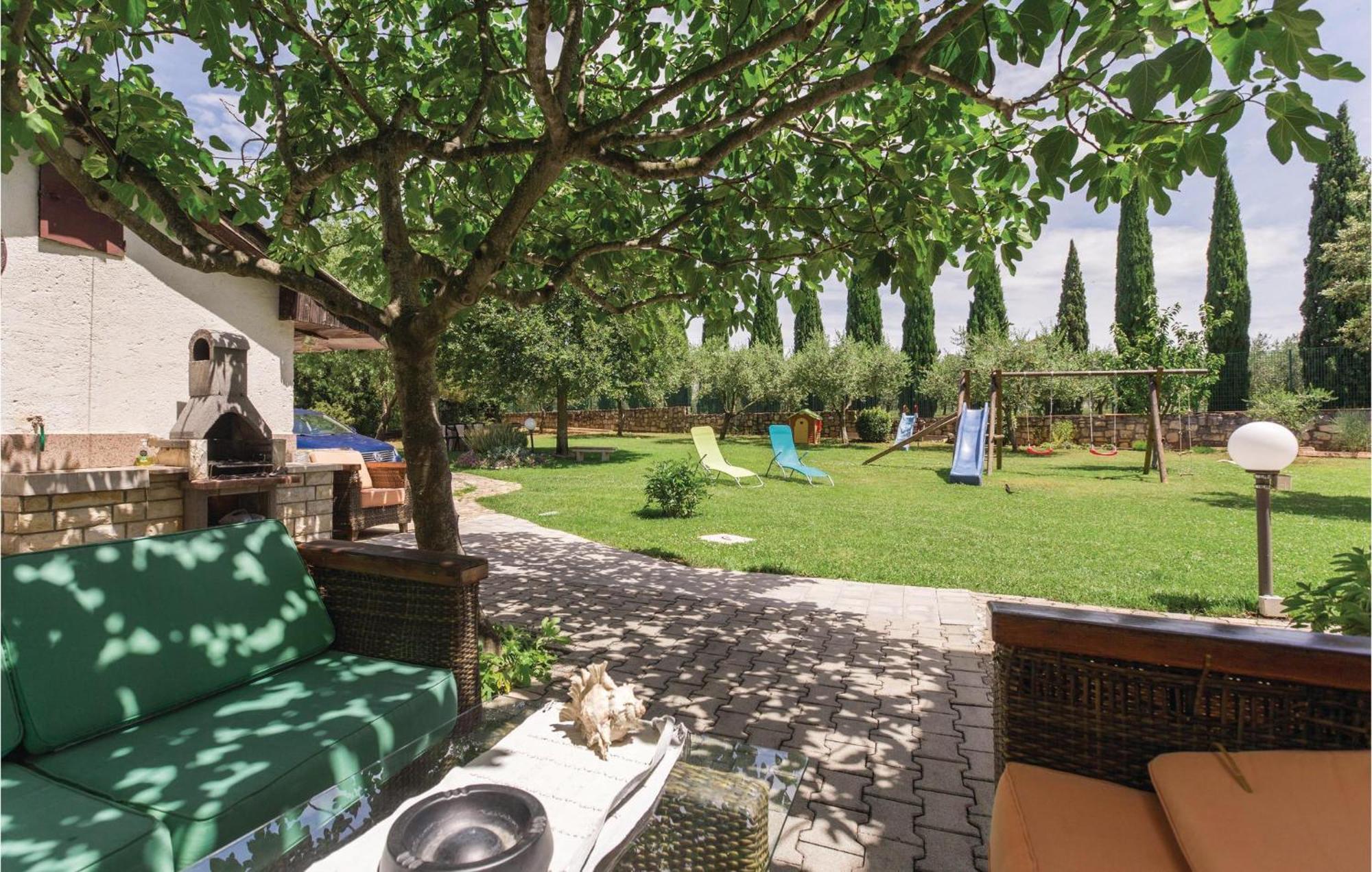 2 Bedroom Beautiful Apartment In Savudrija Exterior photo