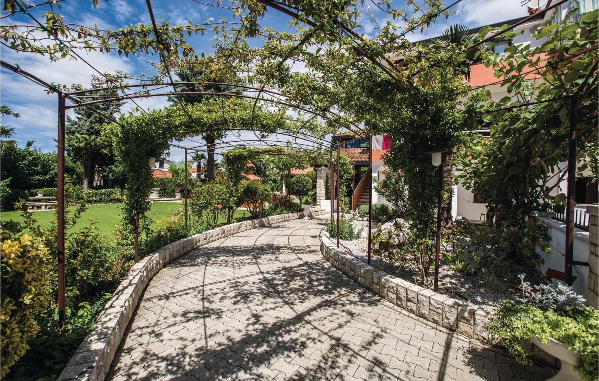 2 Bedroom Beautiful Apartment In Savudrija Exterior photo