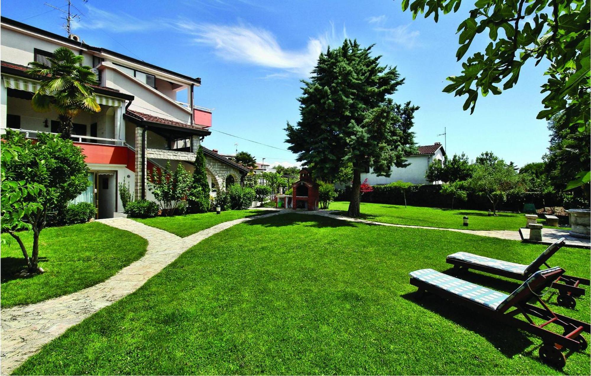 2 Bedroom Beautiful Apartment In Savudrija Exterior photo